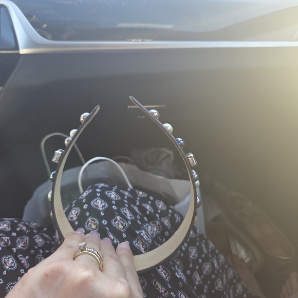 Elegant Black Embellished Handcrafted Headband - Picture 6 of 8